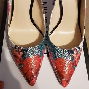 Gorgeous Floral Pumps